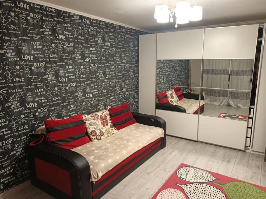 Private Room Near 3 Min Metrou Crangasi, 40 M2 Bucharest Luaran gambar
