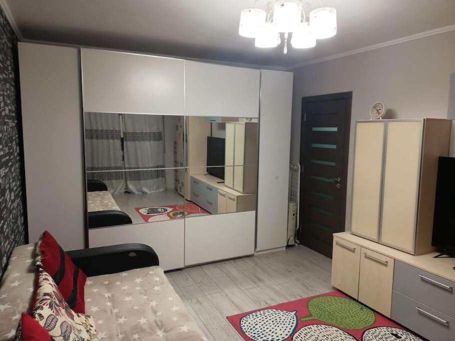 Private Room Near 3 Min Metrou Crangasi, 40 M2 Bucharest Luaran gambar