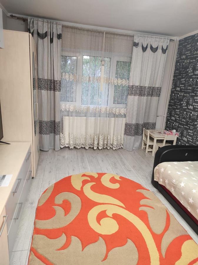 Private Room Near 3 Min Metrou Crangasi, 40 M2 Bucharest Luaran gambar